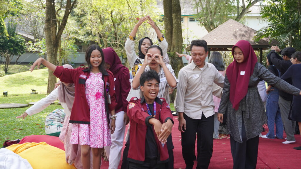 rise foundation, remaja